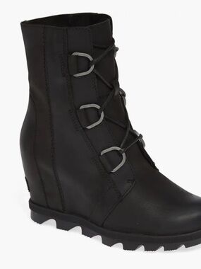 Sorel Joan of Arctic II Waterproof Wedge Boot (Women) size 5 Excellent cond